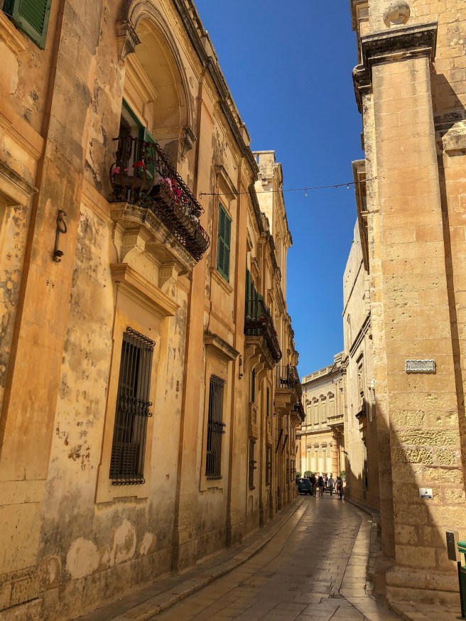 ACB87F96-5838-4925-AF1E-870A9622E8F0